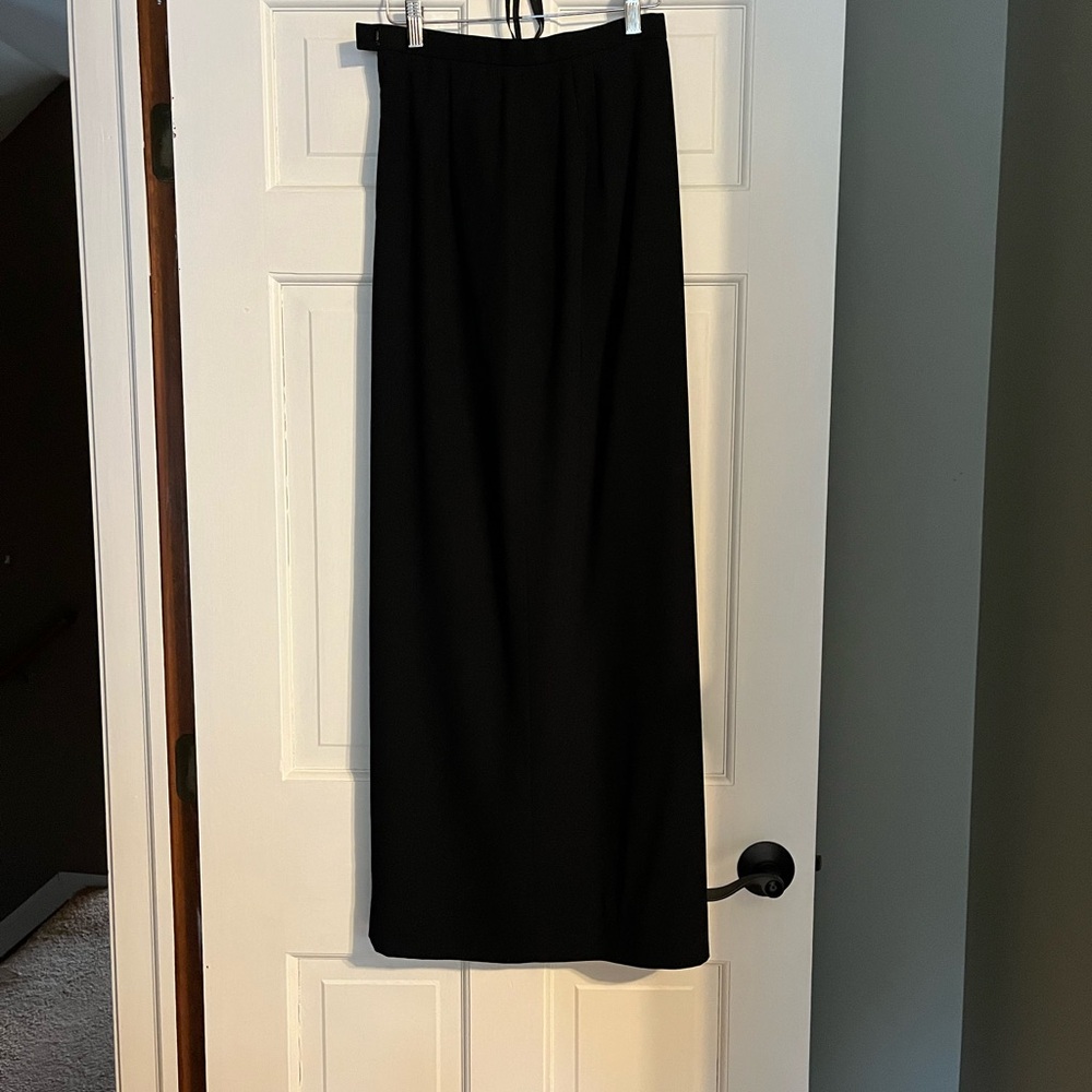 Elegant Black Maxi Skirt - Picture 4 of 4